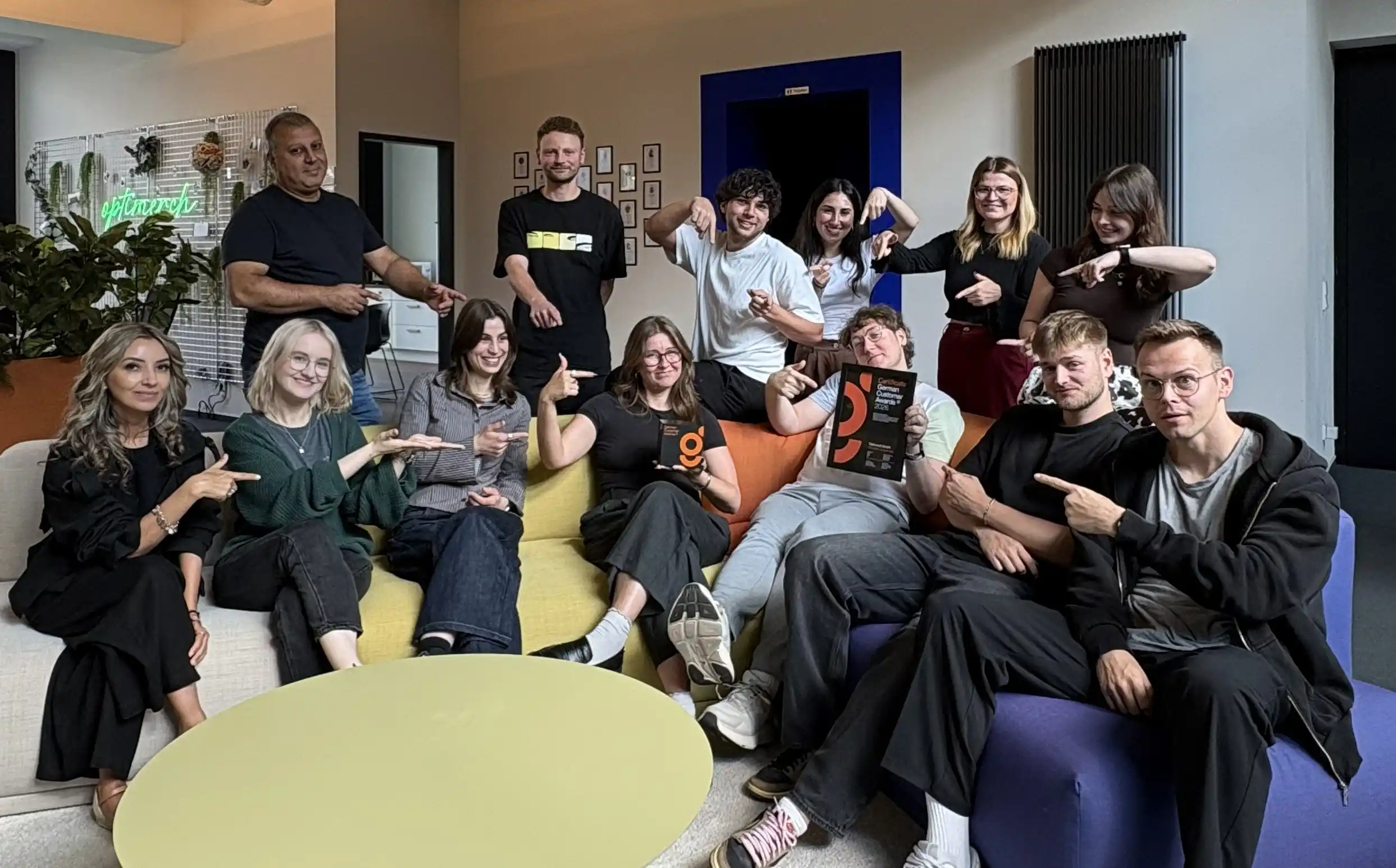 Teamfoto mit dem German Customer Award 2026 von Optimerch